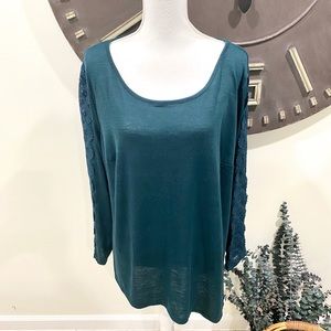Alyx Plus Size 2X Green Lace Sleeve Top Asymmetrical Hem Scoop Neck Boho EUC
